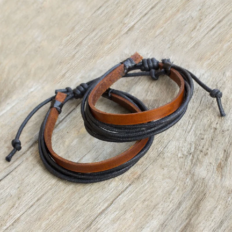 women leather bracelets -Handmade Set of 2 Men's Leather 'Bold Contrast' Bracelets (Thailand)