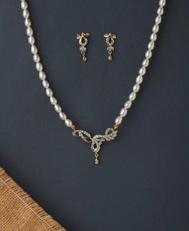 women vintage necklaces -Trendy Stone Studded Pearl Necklace Set