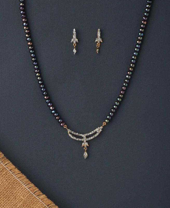 women adjustable necklaces -Vintage Stone Studded Pearl Necklace Set