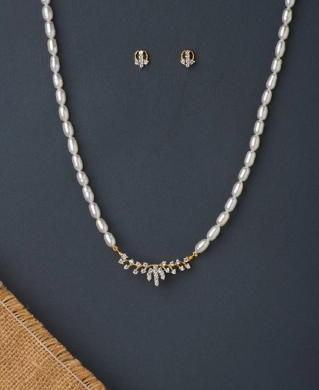 women crystal necklaces -Trendy Stone Studded Pearl Necklace Set